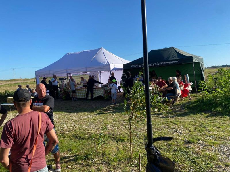 4ab3b808-caed-4597-ae55-bb7f5f31843c-dluzsza-kraw-1600Q72