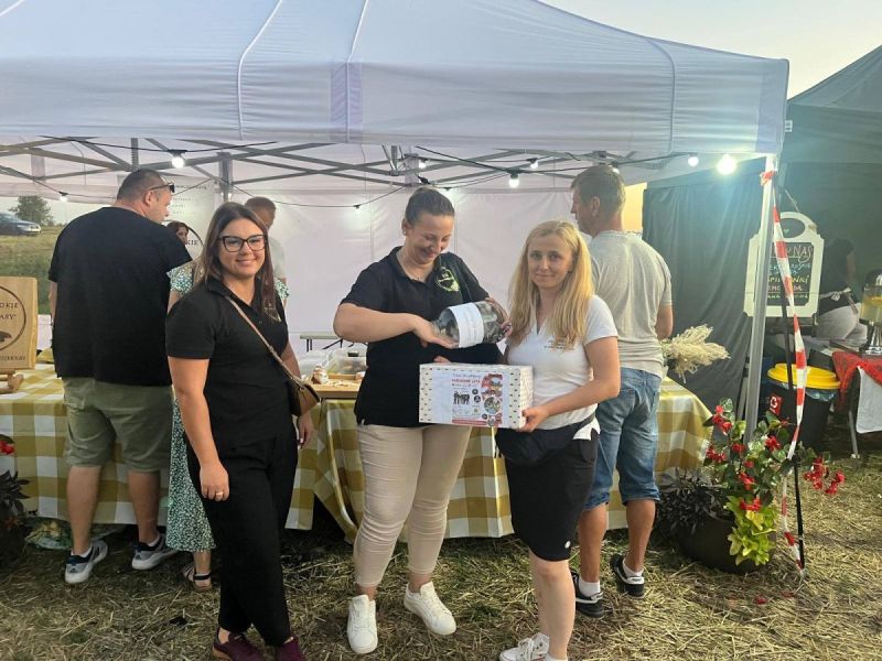 6c24fcf1-bf0c-4b83-b264-0e865a87ee10-dluzsza-kraw-1600Q72