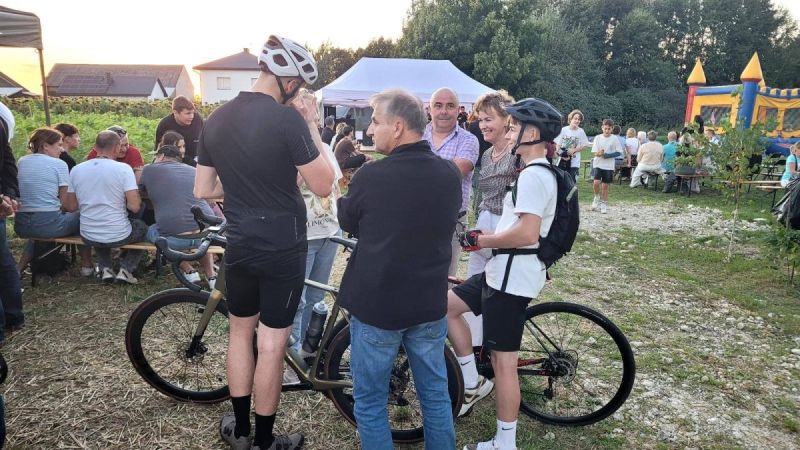 aa1d7034-62f3-4b24-bc00-8b7574bf9d02-dluzsza-kraw-1600Q72