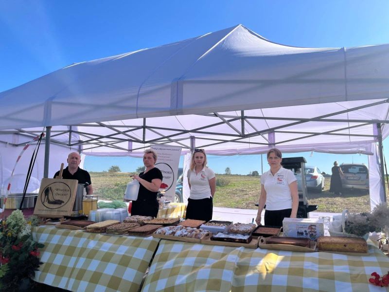 ad11d4fd-ef2a-4d21-a828-2a4fb6426361-dluzsza-kraw-1600Q72